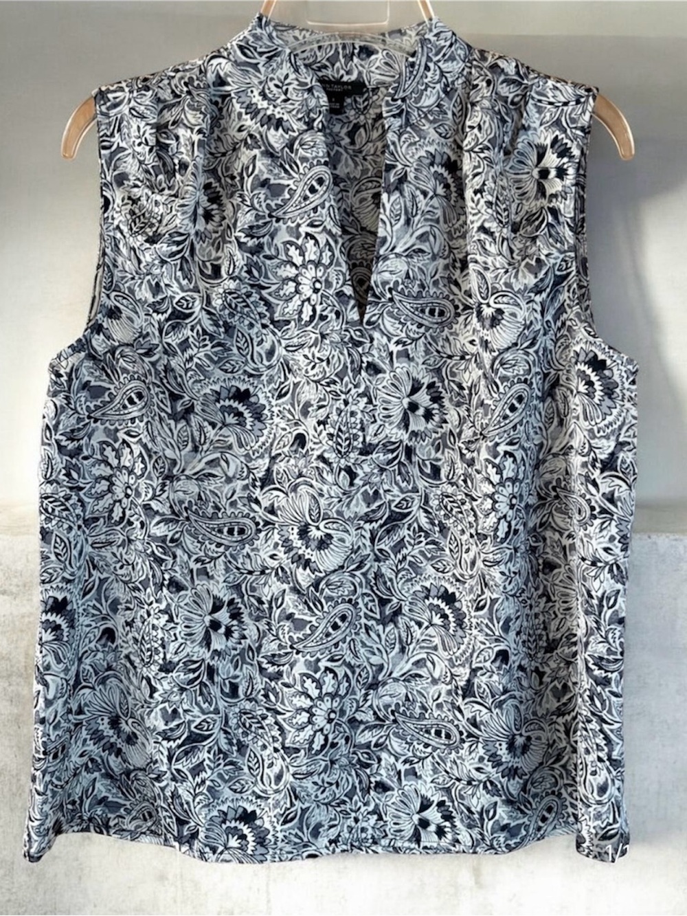 Ann Taylor Sleeveless V-Neck Blouse Size S